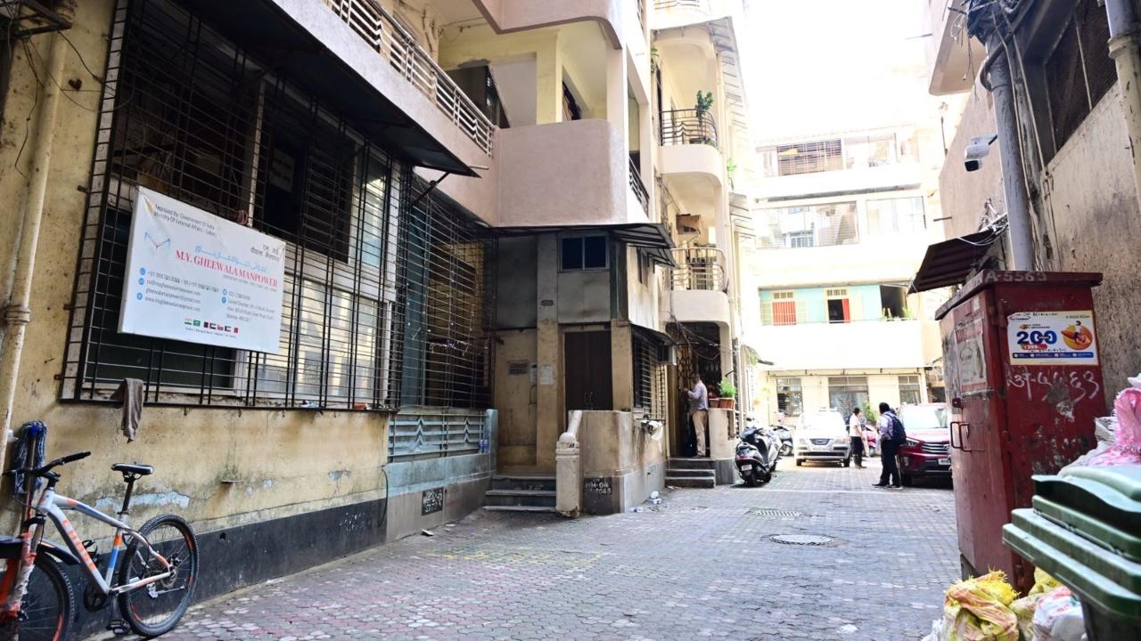 The incident that occurred in the United Chambers building located near Shalimar Hotel on Maulana Shaukat Ali Road at 10.18 am, the civic officials said