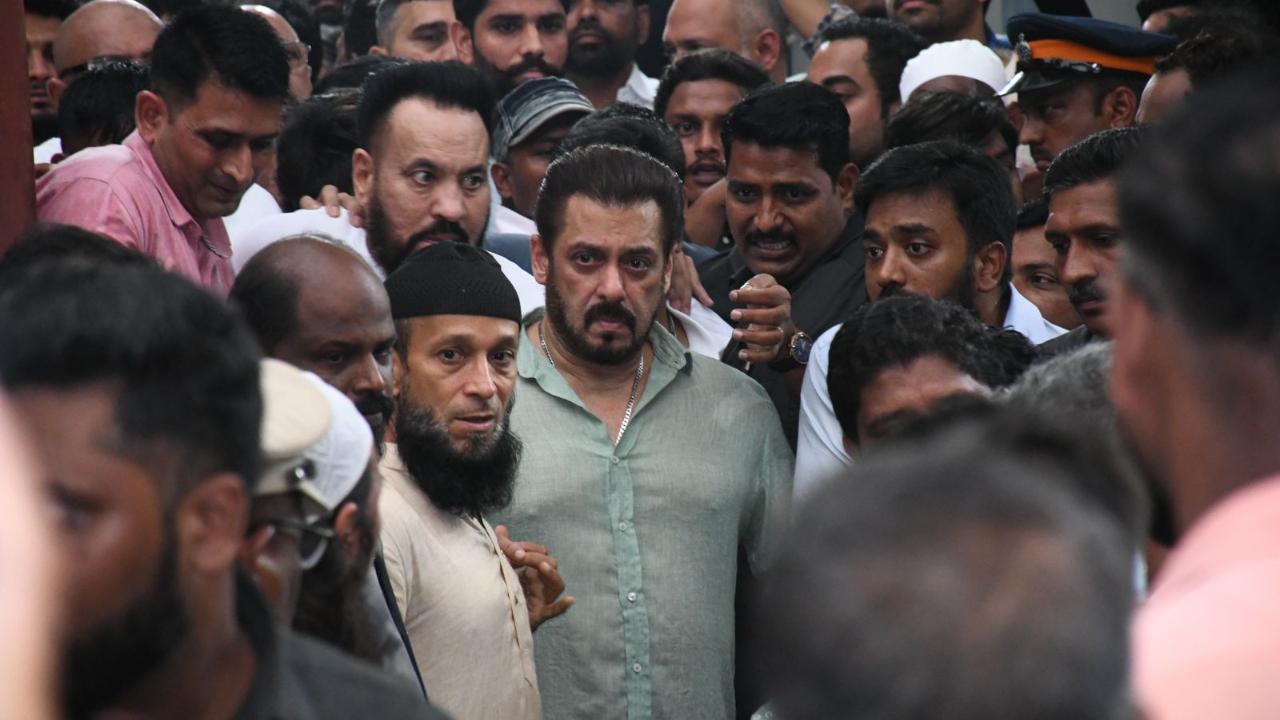 After Baba Siddique's murder, security outside Salman Khan's Galaxy apartments tightened. Read more