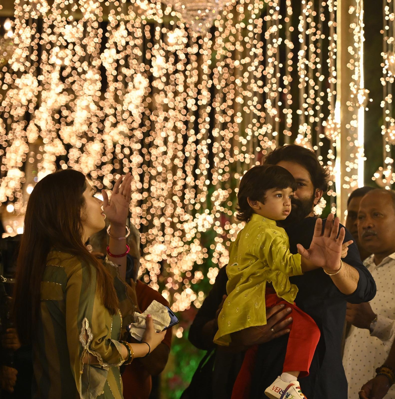 Also present was Raj Thackeray's son Amit with his wife and baby boy. (Pic/Ashish Raje)