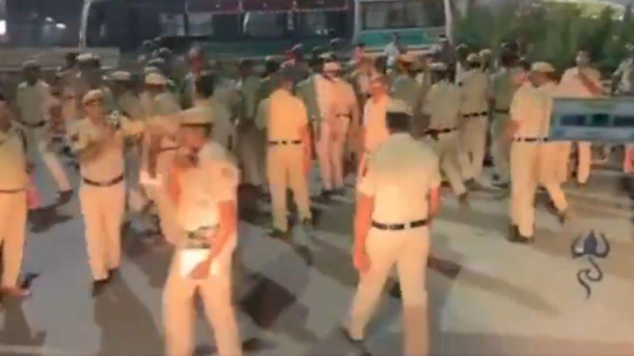 Due to law and order concerns, Delhi Police imposed a ban on gatherings, protests, and banners in central and northern Delhi, as well as border areas. This ban will remain in effect until October 5.