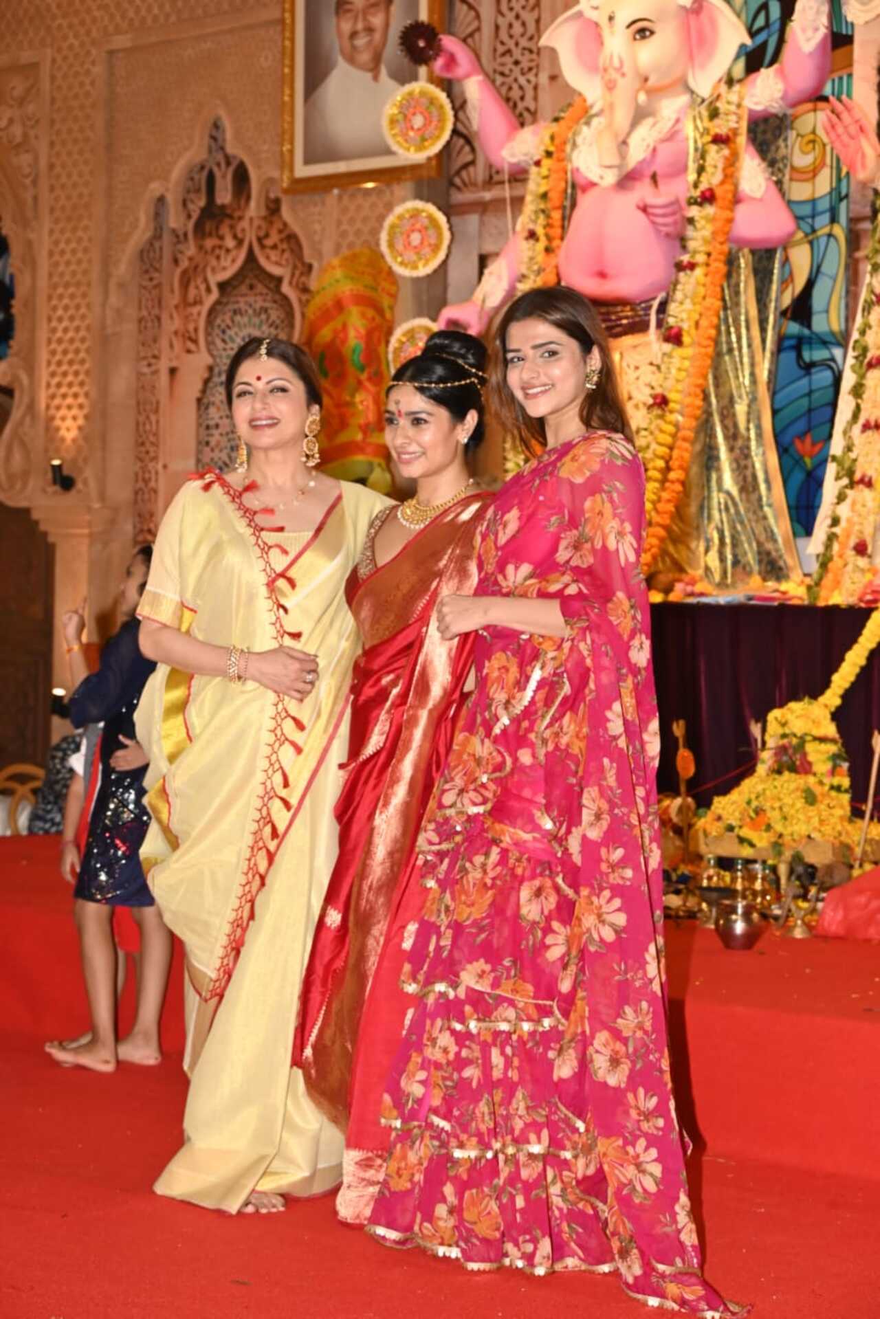 Tanishaa Mukerji poses with actress Bhagyashree and her daughter Avantika Dassani at the North Bombay Puja pandal on Navami