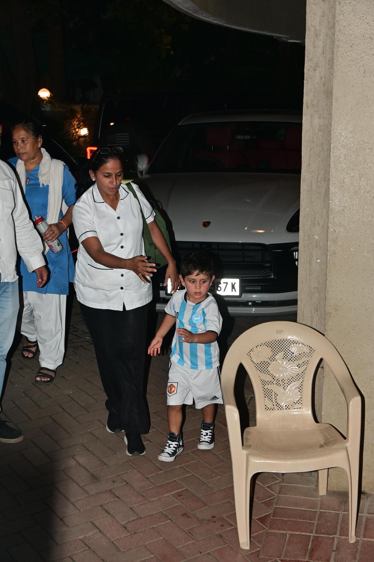 Making his cute appearance for the paparazzi was Kareena's younger son Jeh. 