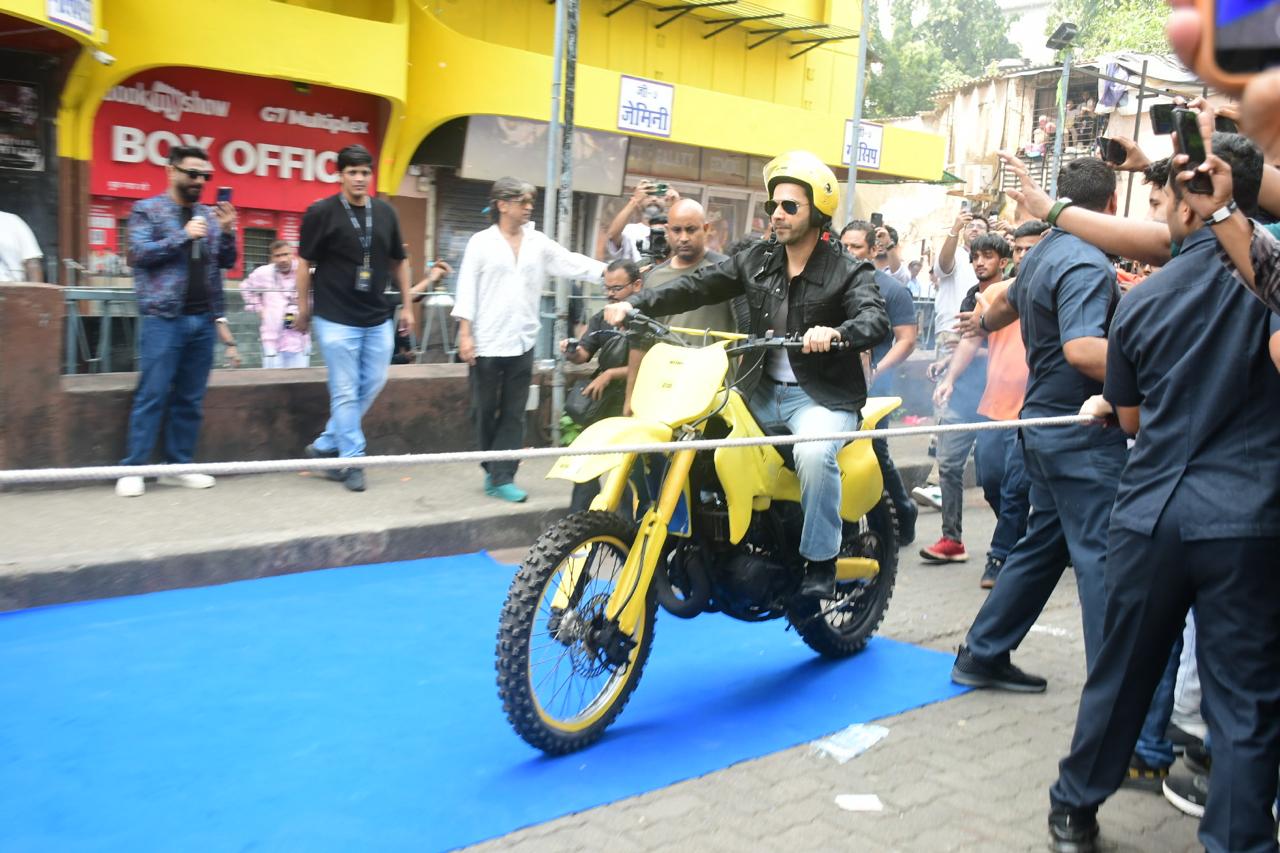 <p>Varun Dhawan makes a stylish entry on a bike at a local theatre to promote his series</p>