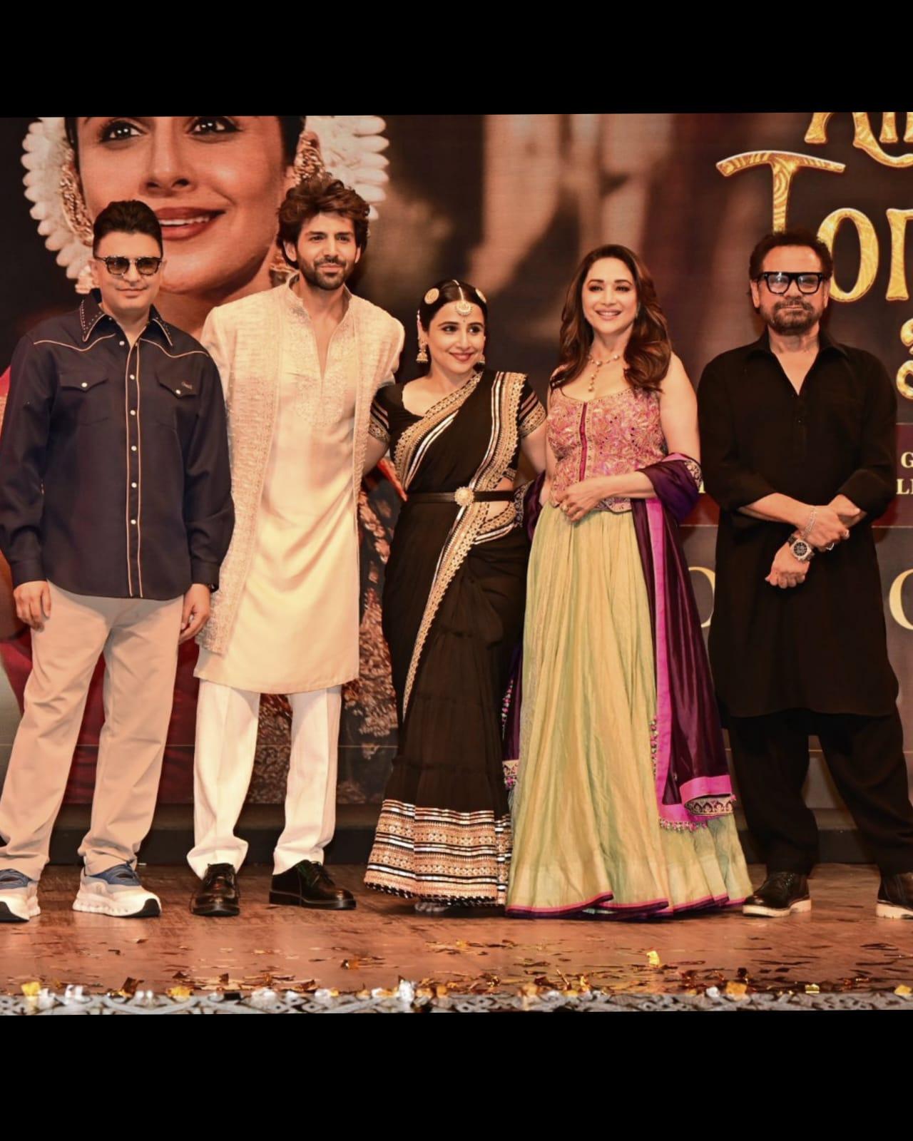 <p>The team of BB3 pose together</p>