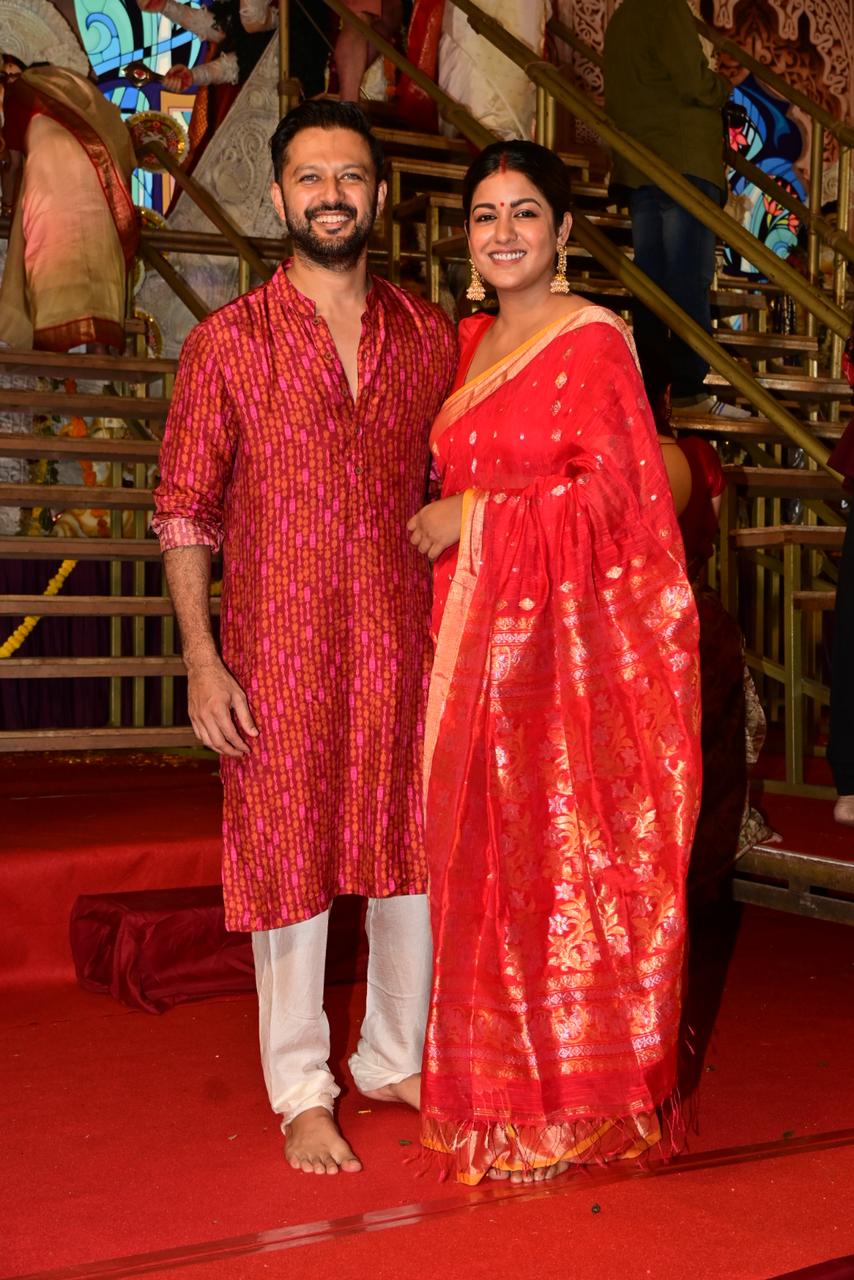 Vatsal Sheth and Ishitaa Dutta wore stunning red outfits as they reached the North Bombay Puja Pandal to seek blessings