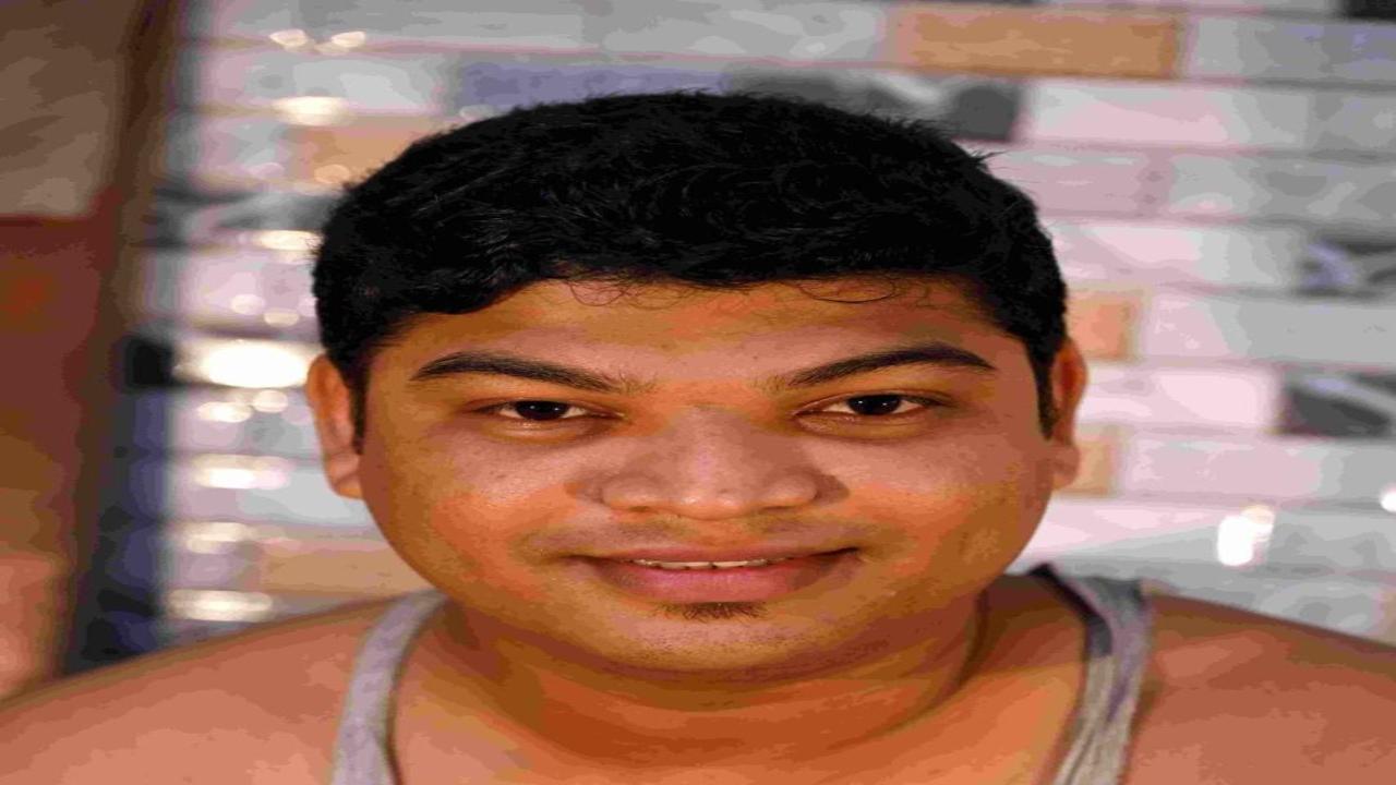 Raju Tambe and the other artistes hail from Munge in Deogad district of Konkan. Tambe is a finance professional