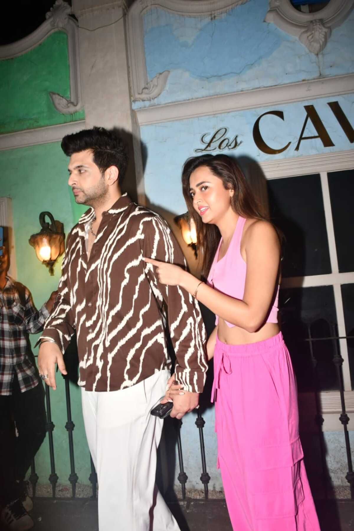 Tejasswi Prakash and Karan Kundra spotted at Los Cavos Bandra. 