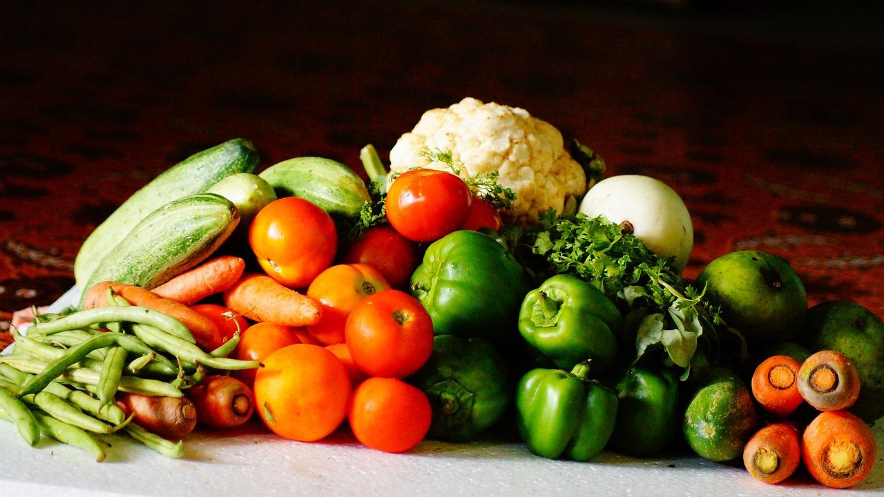 Your meal should include plenty of vegetables, especially leafy vegetables and paneer-based dishes. These leafy vegetables are a rich source of essential nutrients which can be beneficial after longer hours of fasting.