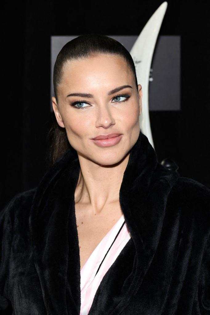 Adriana Lima looked drop-dead gorgeous as she got ready to walk the runway!