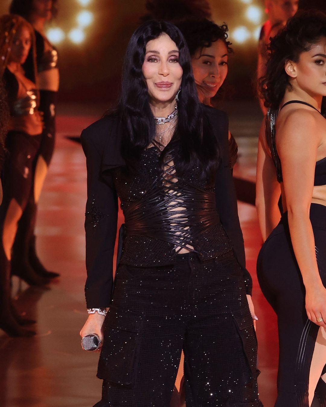 Cher brought classic glamour to the revived Victoria’s Secret Fashion Show on Tuesday.