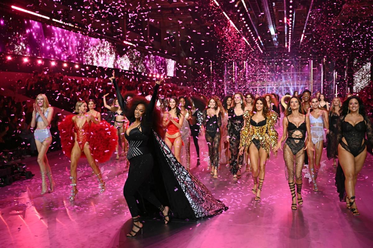 Tyra Banks is still at the top of her game, as shown by her first appearance at the Victoria's Secret Fashion Show in almost 20 years.