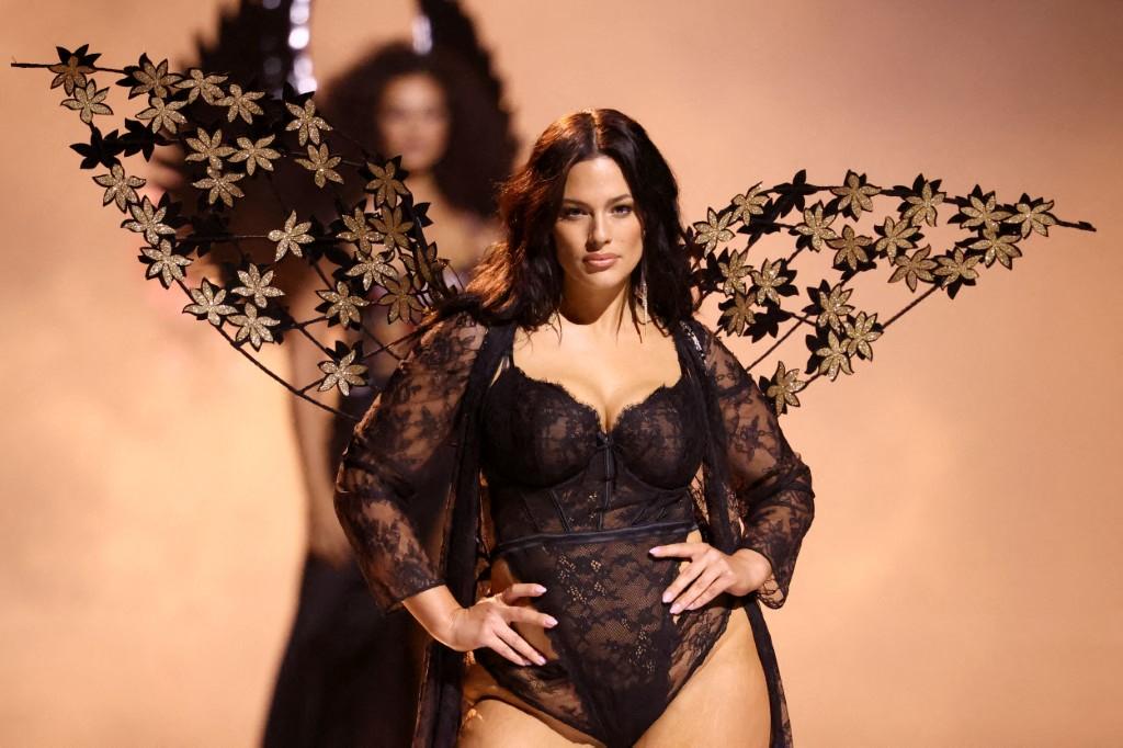 Ashley Graham made her debut on the Victoria's Secret Fashion Show runway on Oct. 15. The 36-year-old model rocked a sparkly bodysuit, sheer robe, and wings adorned with gold flowers. She hit the stage while Lisa performed a beautiful rendition of 