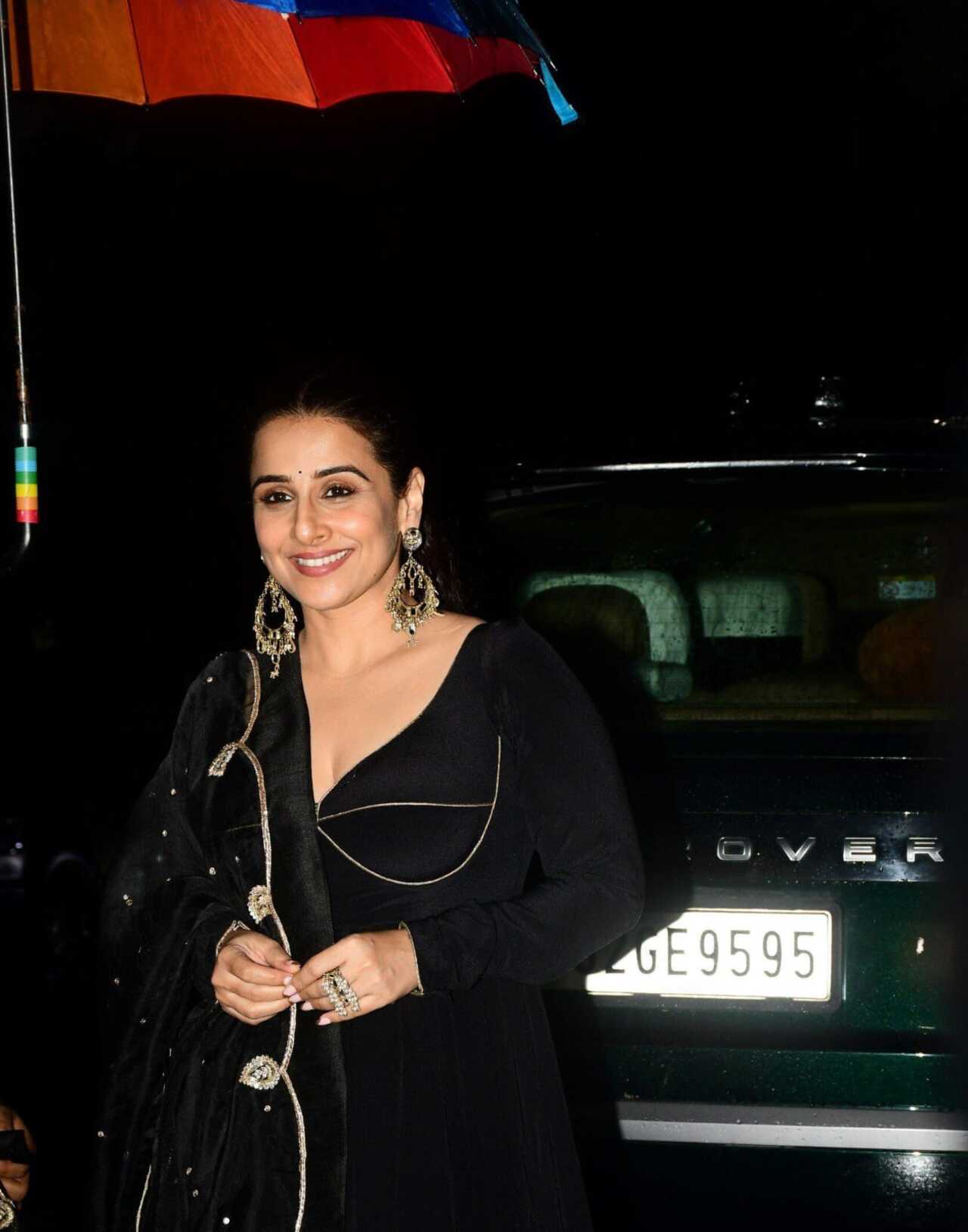 Vidya wore a black kalidar anarkali in raw silk by Sue Mue while attending shoot of a singing reality show. The ensemble boasted a V neckline and full sleeves, with matching straight-fit pants and a black pure silk organza dupatta