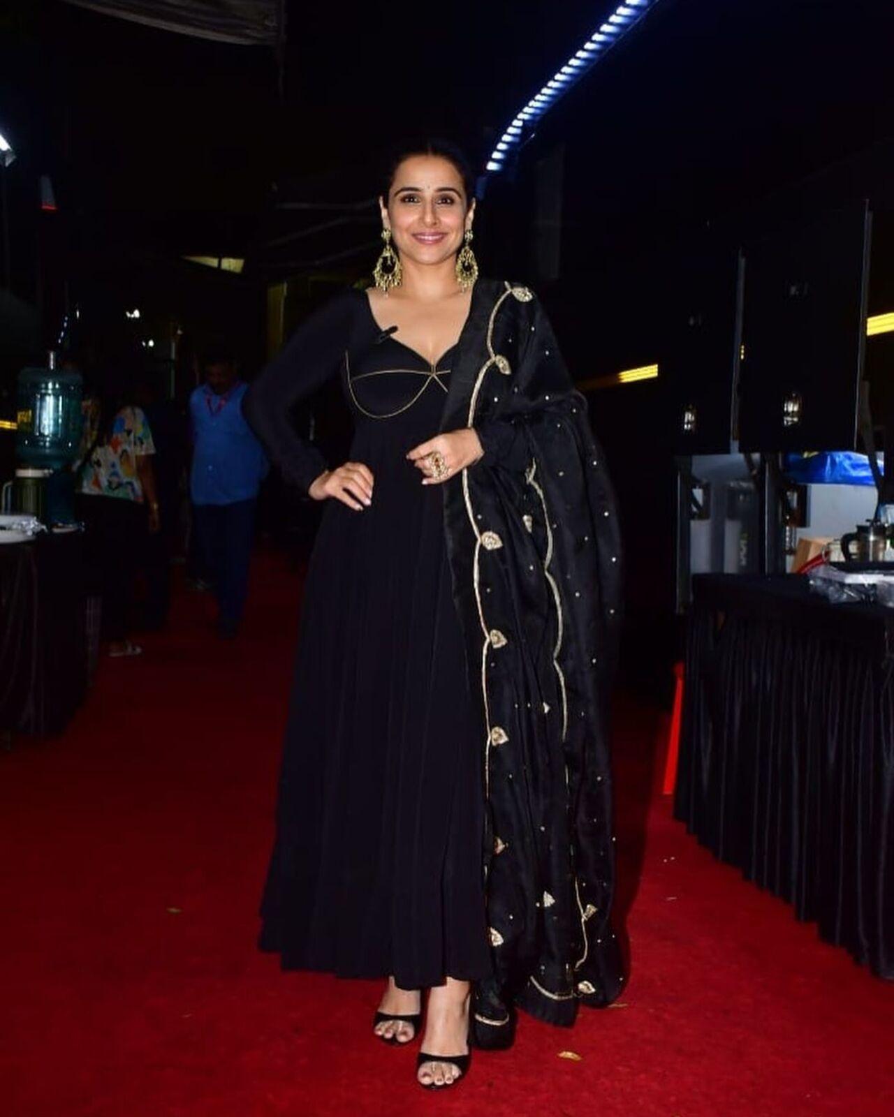 It was adorned with light gold zari and multi-color silk thread aari embroidery, further embellished with sequins and beads. The finishing touches included dual-colour piping and gold kiran lace as a border, creating a blend of traditional and contemporary styles