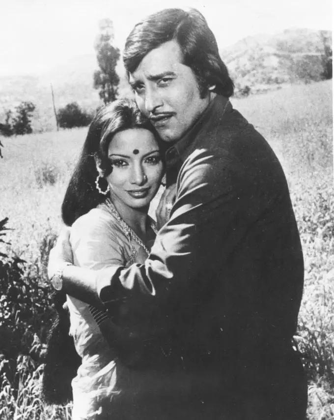 Vinod Khanna decided to try his hand at acting and debuted as a villain in Sunil Dutt's 1968 film Man Ka Meet. 