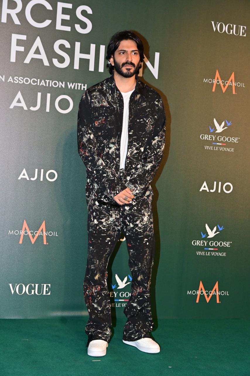 Harsh Varrdhan Kapoor looked amazing at the fashion event