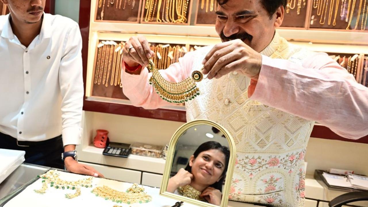 On Dhanteras, along with the puja muhurat, many people look for the most auspicious time to buy gold or silver on this special occasion