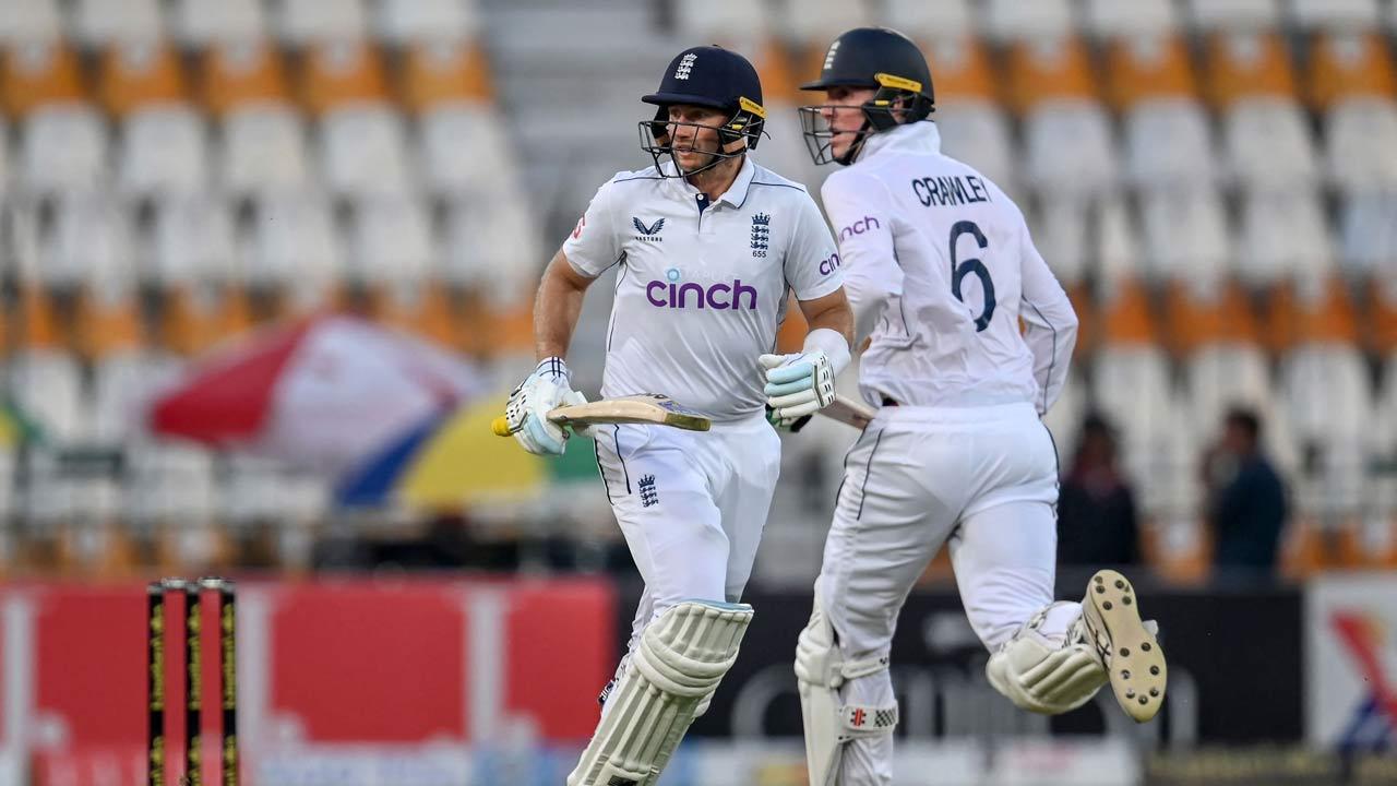 England 96-1 after Agha ton takes Pakistan to 556