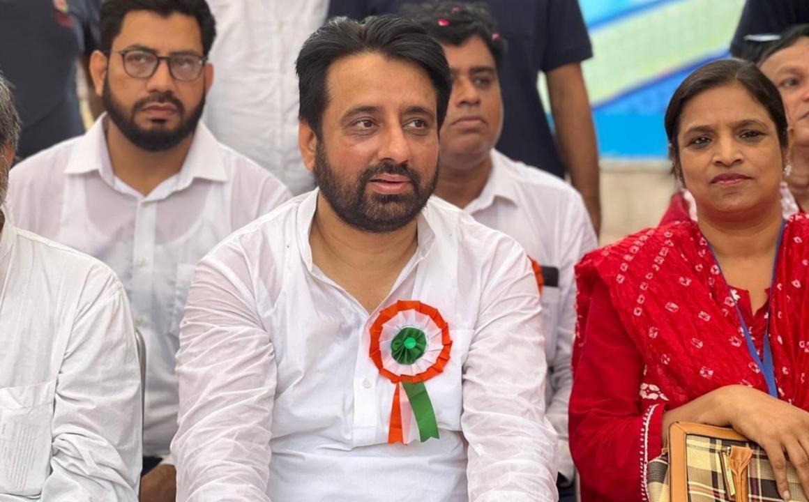 Money laundering case: AAP MLA Amanatullah Khan says ED team has reached his house to arrest him