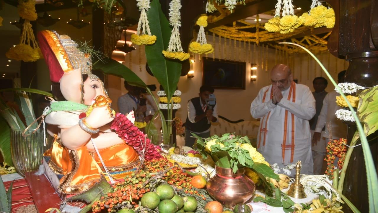 Amit Shah also visited the house of Deputy CM Devendra Fadnavis for the Ganeshotsav 2024 festivities