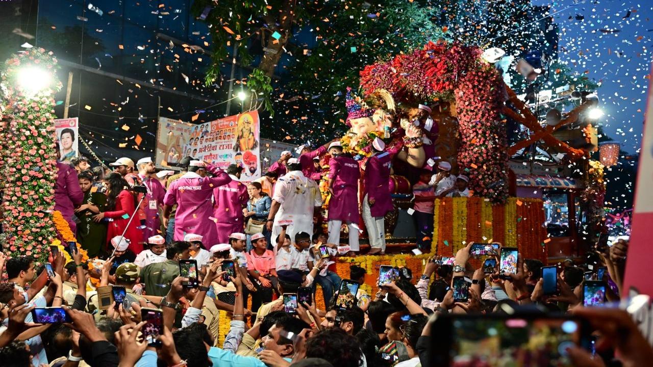 The mill workers' prayers were answered and since then the Andhericha Raja pandal has been only growing and the Ganeshotsav festivities here witness grand celebrations 