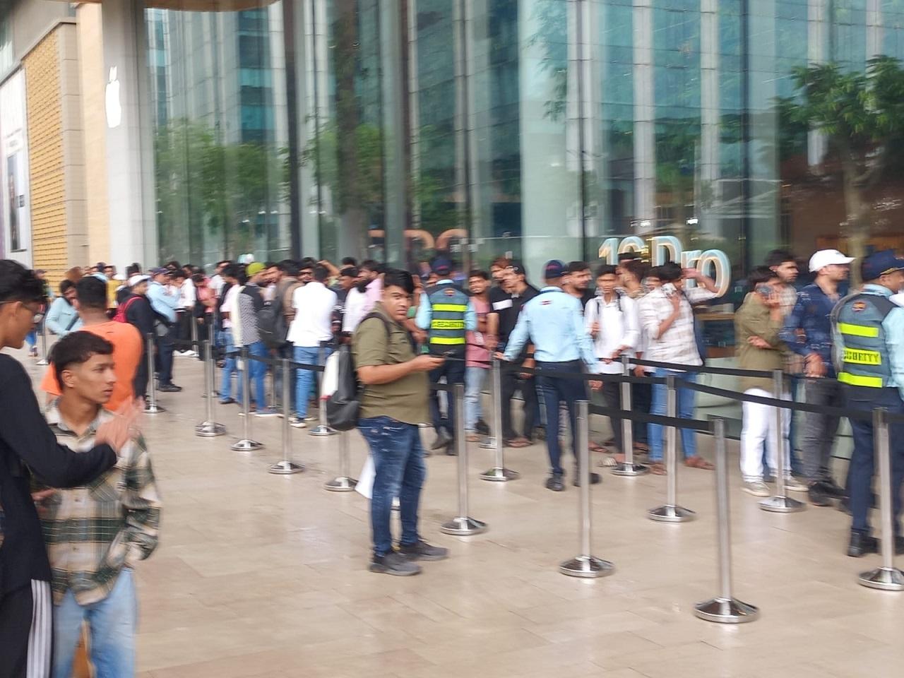 A visual from the Apple Store in Mumbai's BKC shows a large crowd gathered to purchase the iPhone 16