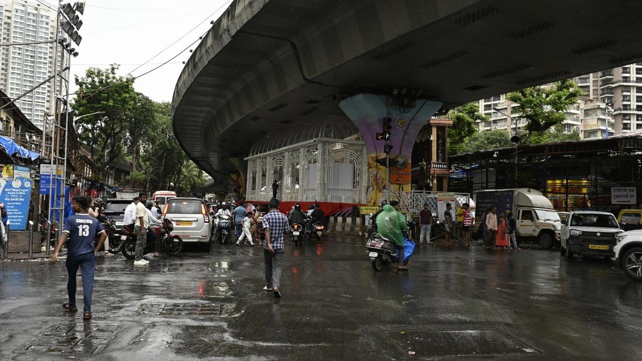The drunk passenger, Datta Shinde (45), was arrested under relevant sections of the Bharatiya Nyay Sanhita (BNS)