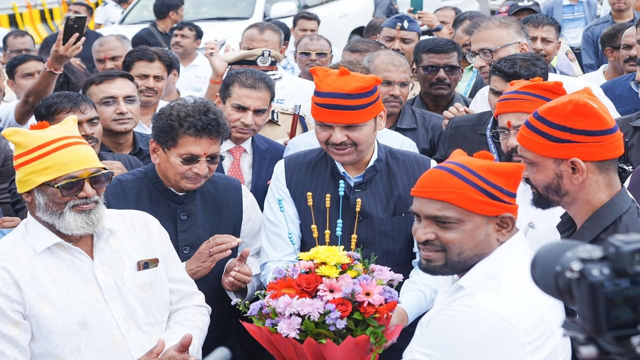 CM Shinde and Fadnavis met with the fishing community during the inauguration. Worli fishermen had been protesting for a few months to get the span between two pillars of the Coastal Road at Cleveland Bunder increased to ensure the easy navigation of boats