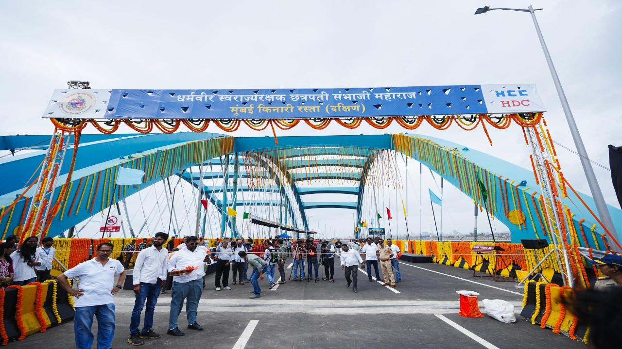 One of the arch bridges was scheduled to be opened by the end of July, but due to the monsoon and technical issues, the opening ceremony was postponed to September 12. The second bridge is expected to be completed by the year-end
 