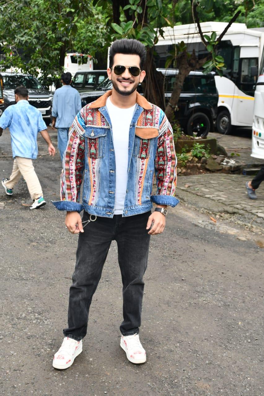 Arjun Bijlani can kill with his smile and this picture of him from the sets of Laughter Chefs is a proof