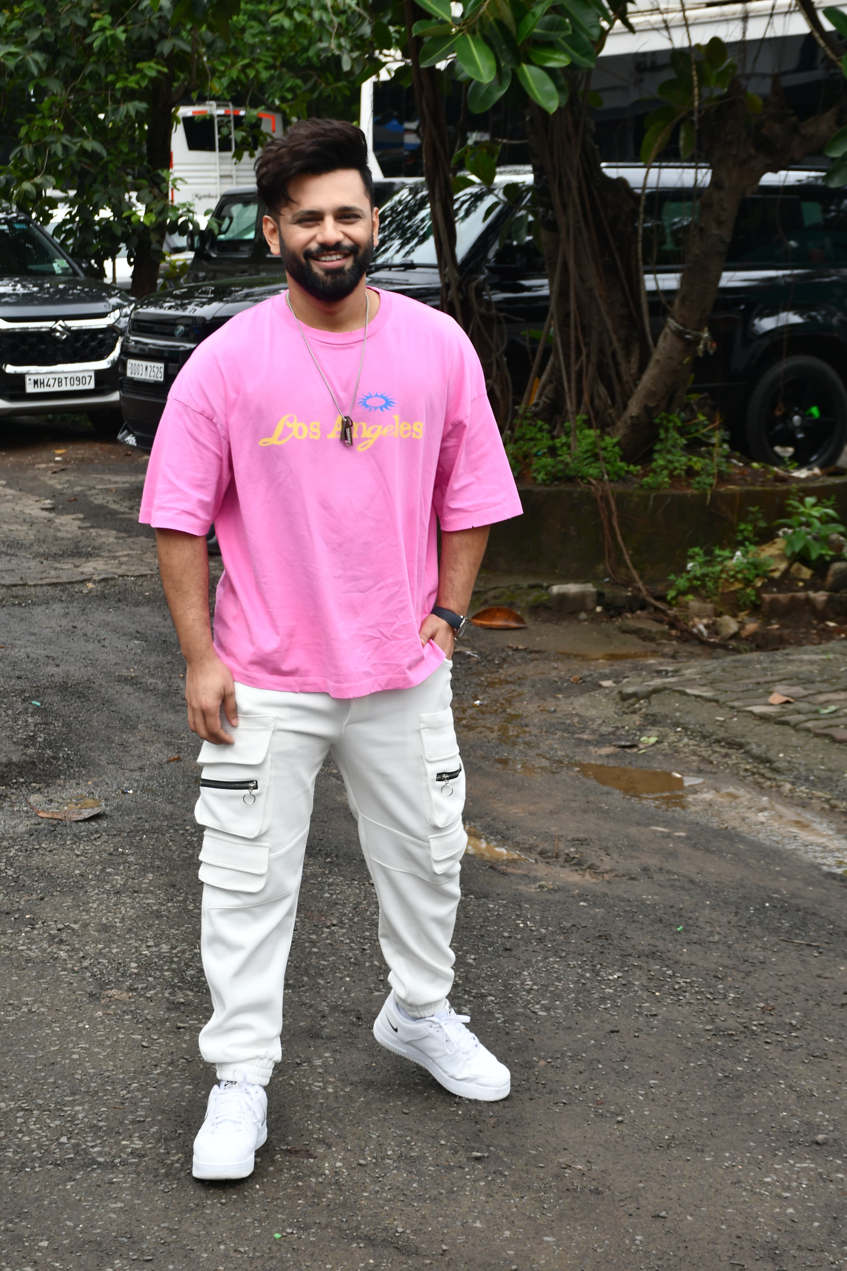 Rahul Vaidya, who is impressing the audience with his cooking skill, will be seen in a dashing look in the coming episode of Laughter Chefs