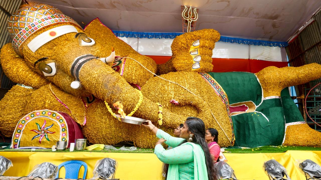A devotee performs the aarti before a Ganpati idol at a pandal in Chennai