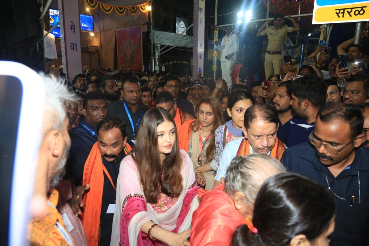 Aishwarya Rai was snapped in the city last night as she reached GSB Ganpati Pandal for Darshan