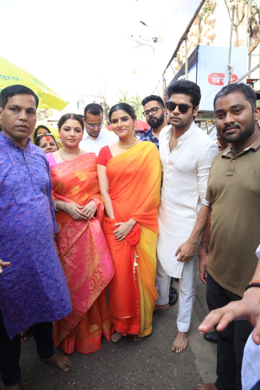 Bhagyashree, Avantika, and Abhimanyu Dassani reached Lalbaughcha Raja for Darshan