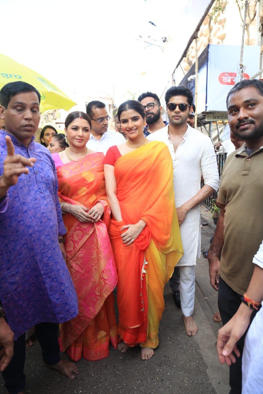 Bhagyashree wore a pink coloured saree with golden prints while Avantika stunned in yellow and red drape