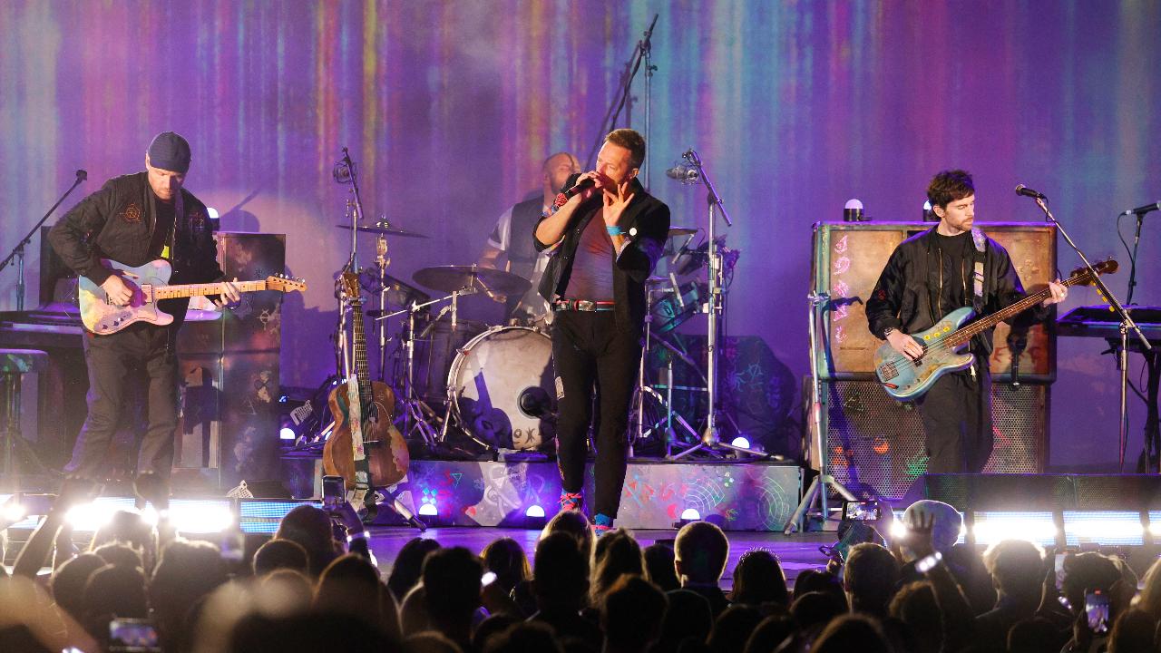 Paradise While 'Fix You' became a clear favourite, it was no different for 'Paradise', which is the second single from their fifth album 'Mylo Xyloto' that released in 2011.
