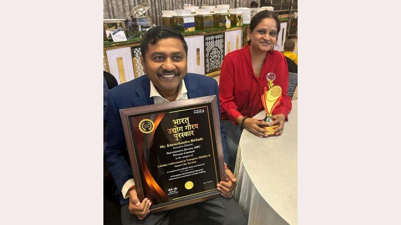 Khemchandra Birhade, Executive Director Of DeviceAMC Pvt. Ltd, Receives Prestigious 'Bharat Udyog Gaurav Puraskar'