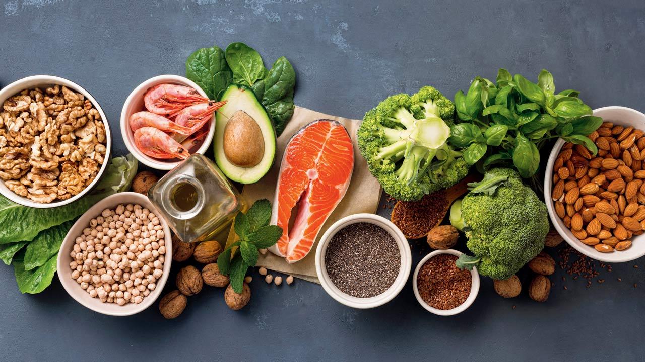 Experts suggest including foods rich in omega-3 fatty acids and antioxidants in your diet to regulate cortisol levels