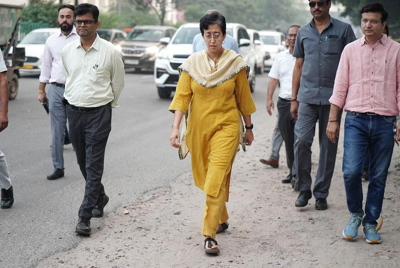 Delhi Minister Saurabh Bharadwaj and Former Delhi Deputy Chief Minister Manish Sisodia inspected the condition of roads in the Patparganj area of Delhi