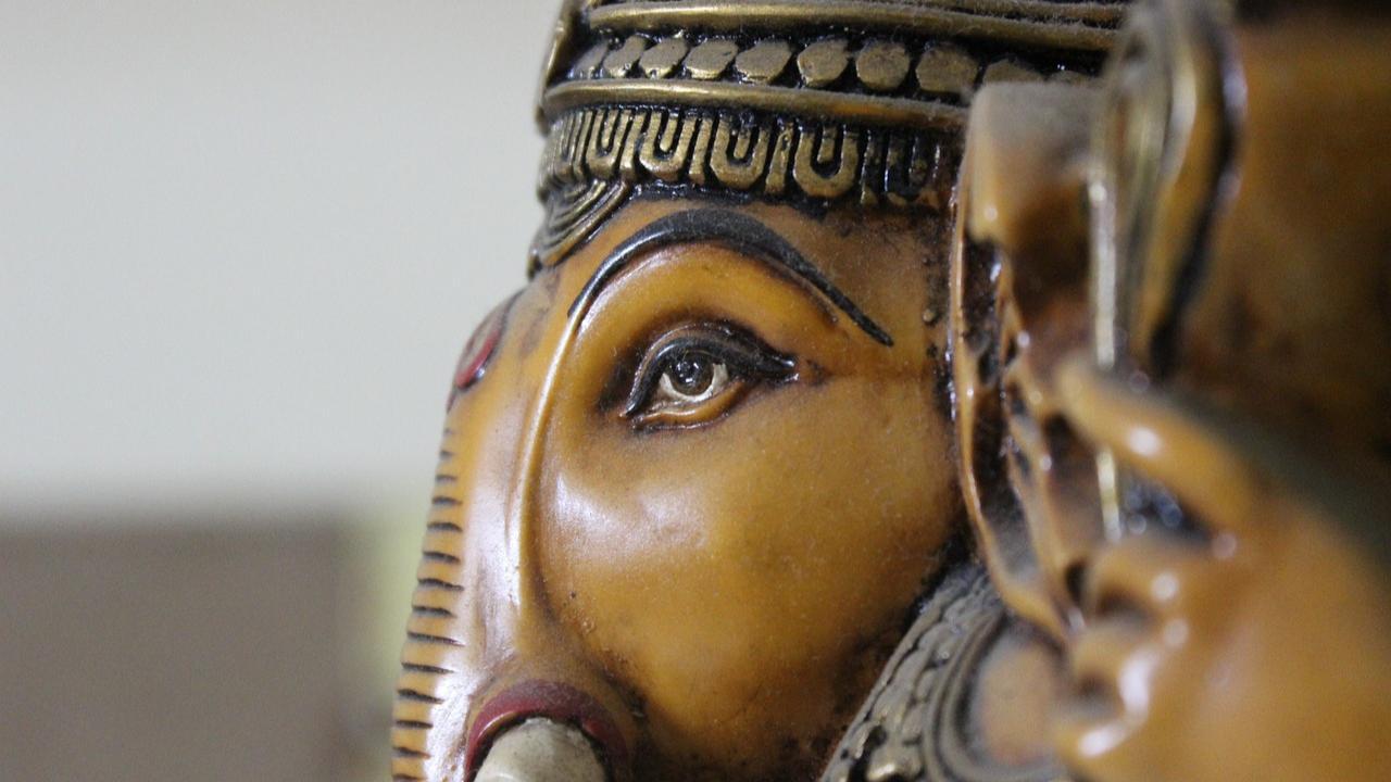 15-foot-tall Ganesh idol made using 25,000 glass bangles in Odisha's Baripada