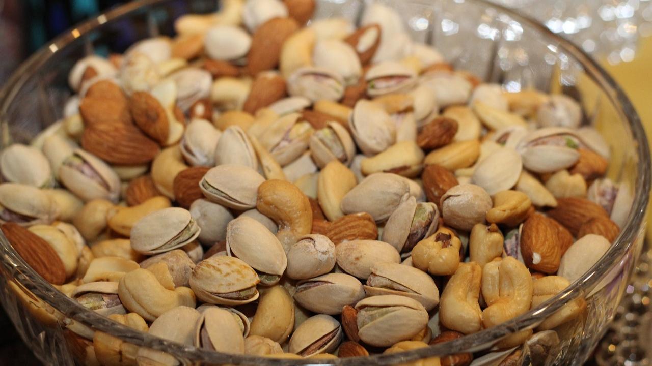 Using Besan or SattuIncrease the use of dry fruits, packed with fibre and antioxidants. Instead of using Churma, opt for Besan or Sattu, which not only adds texture but also boosts the protein and fibre content of your sweets.