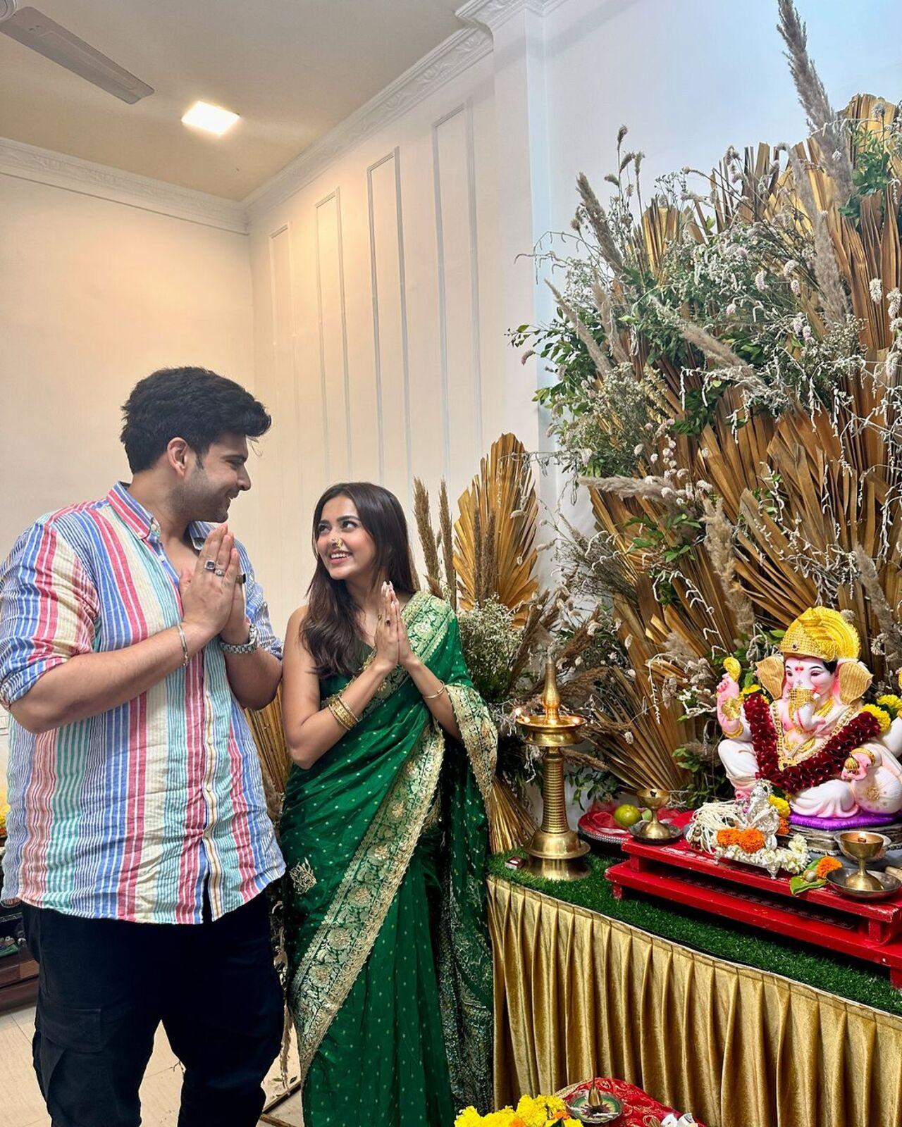 Marathi Mulgi Tejasswi Prakash posted pictures with her family and Karan Kundra, as she welcomed Ganpati Bappa at her home