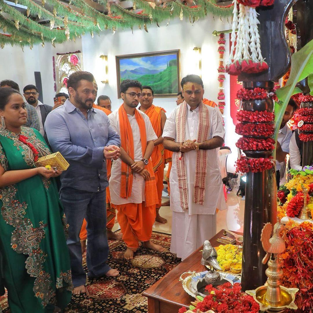 Salman accompanied by his sister Arpita performed Ganpati puja at Eknath Shinde's residence