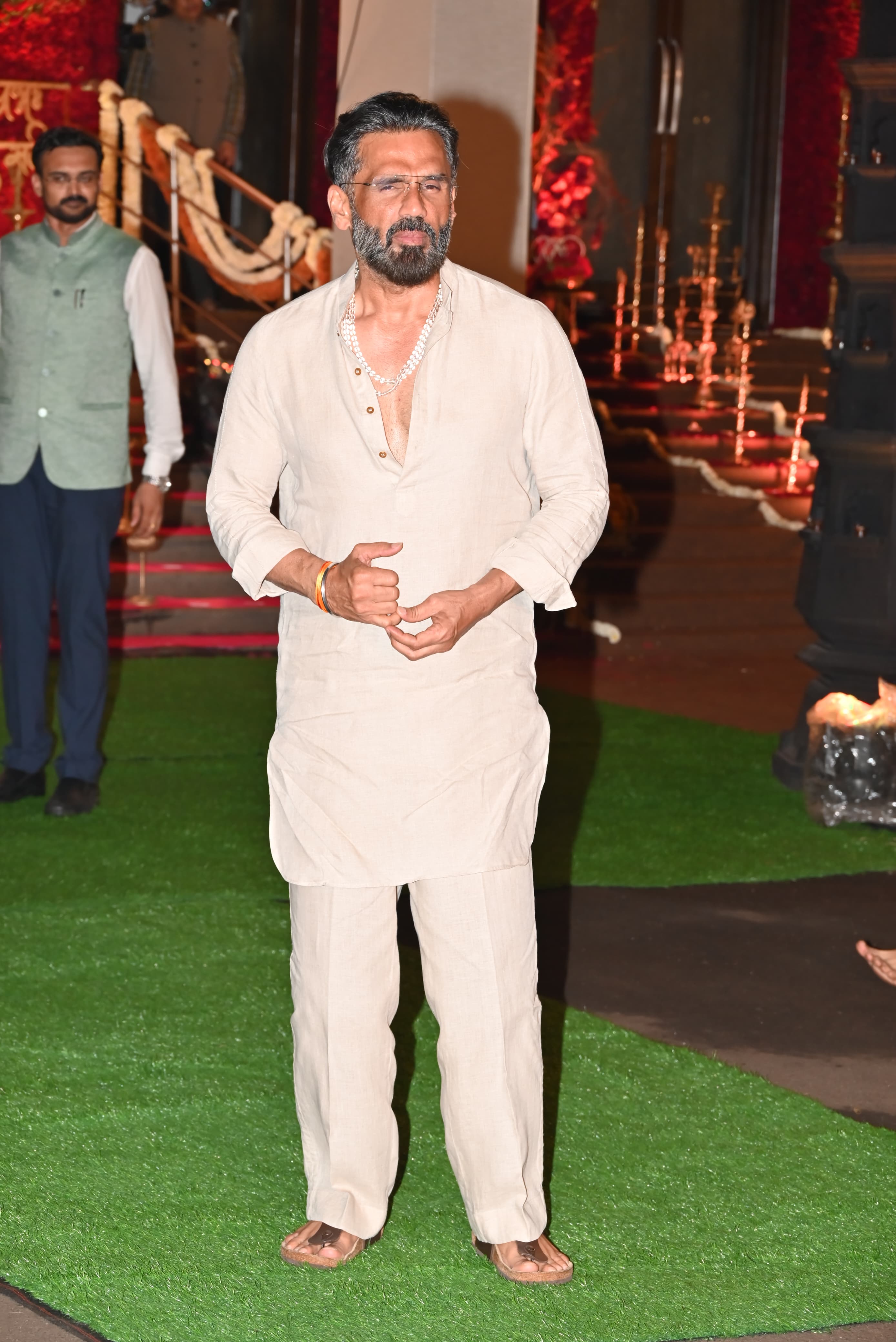 Suniel Shetty's fashion never goes out of style, the actor opted for a white kurta and paired it with matching pyjama