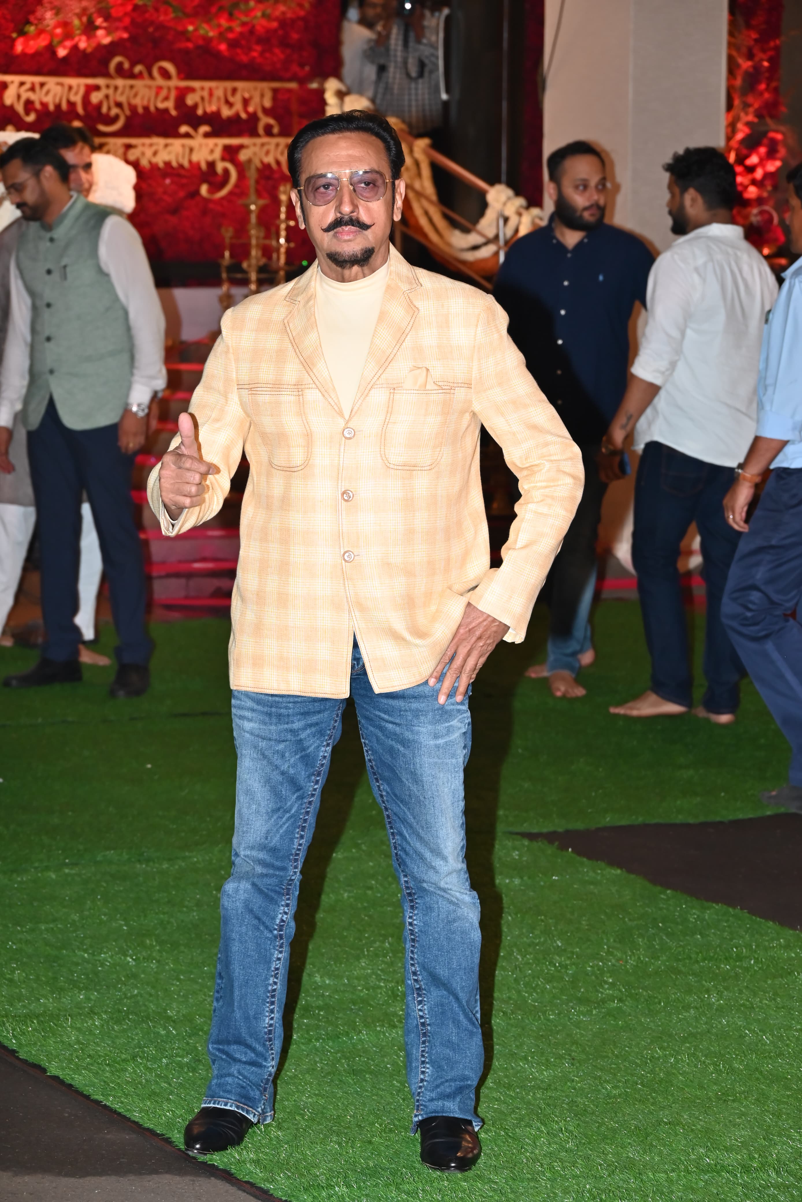 Gulshan Grover, who is known for playing negative roles in films, decided to let go the ethnic wear & opted for formal suit