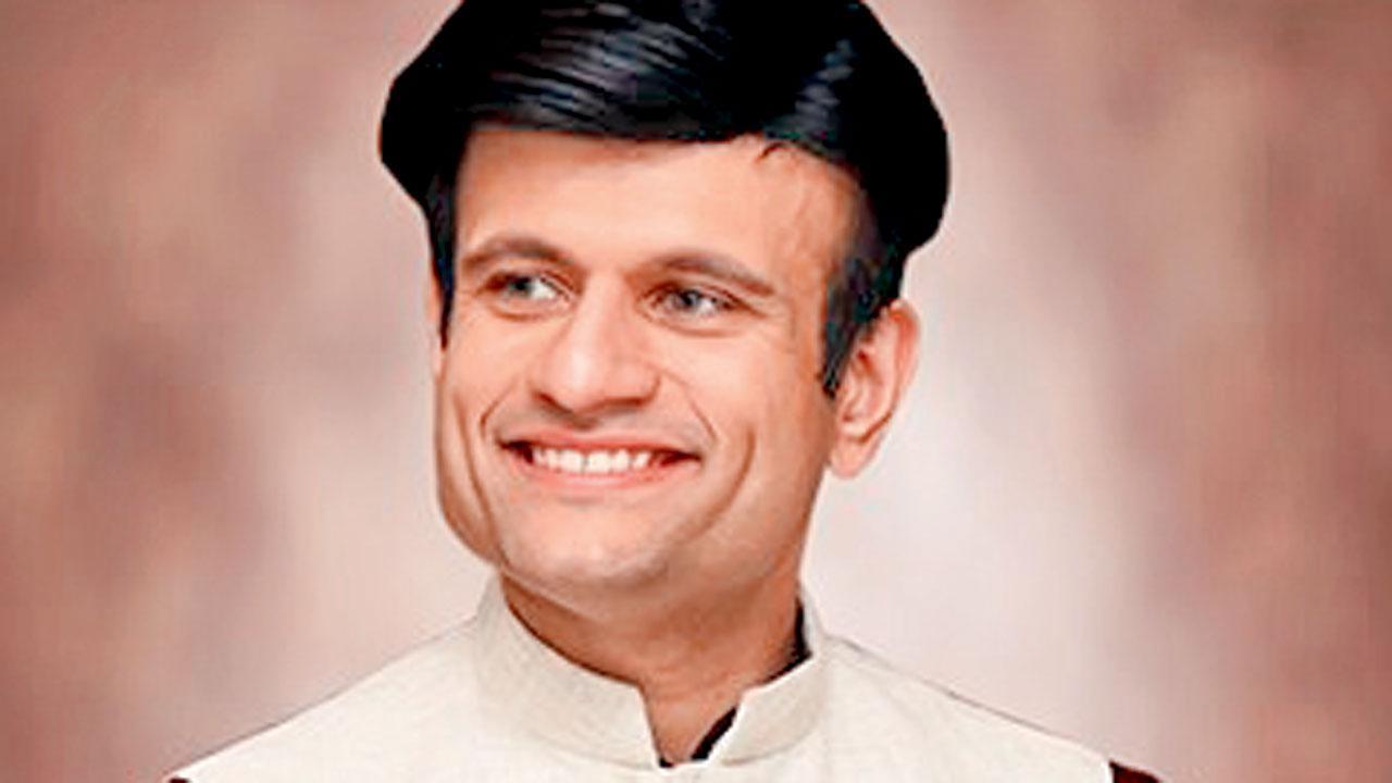 BJP leader Ghatge joins NCP (SP) ahead of polls