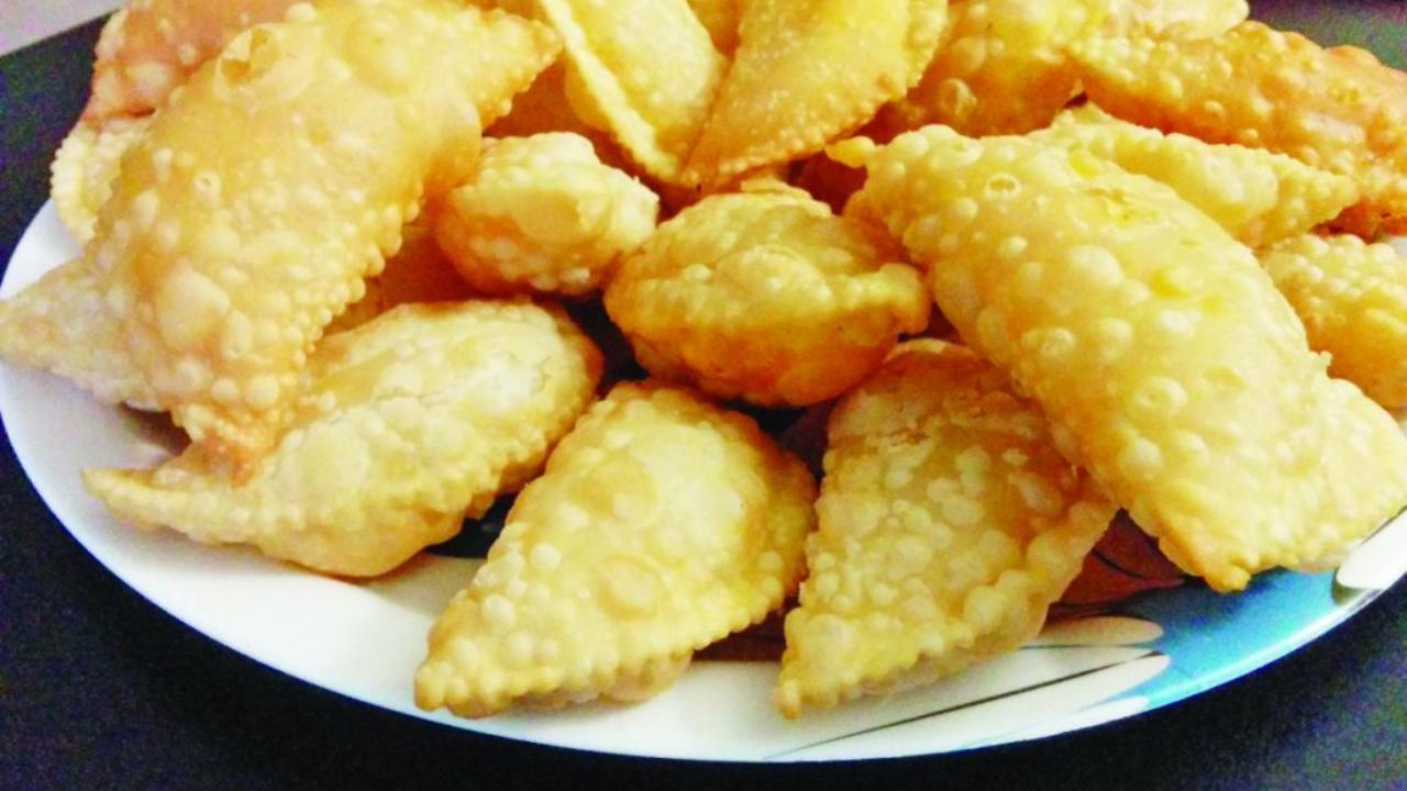 During Ganesh Chaturthi, Goan cuisine features a variety of traditional sweet treats. They not only make modaks but also nevris, shankarpalis and payas.