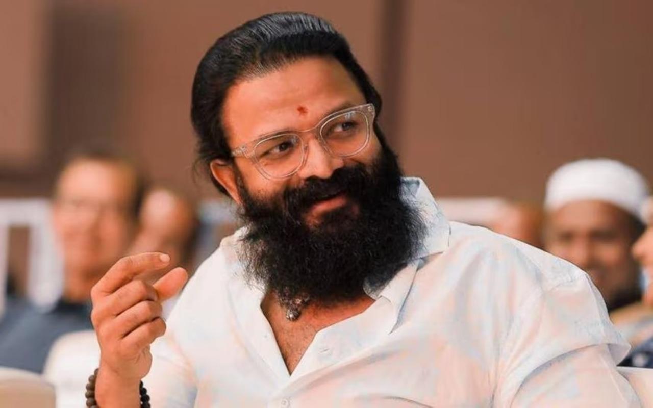 Jayasurya: 
Two FIRs have been registered against Malayalam actor Jayasurya following the sexual harassment complaint of Sonia Malhar and Minu Muneer. Kerala Police informed ANI, 