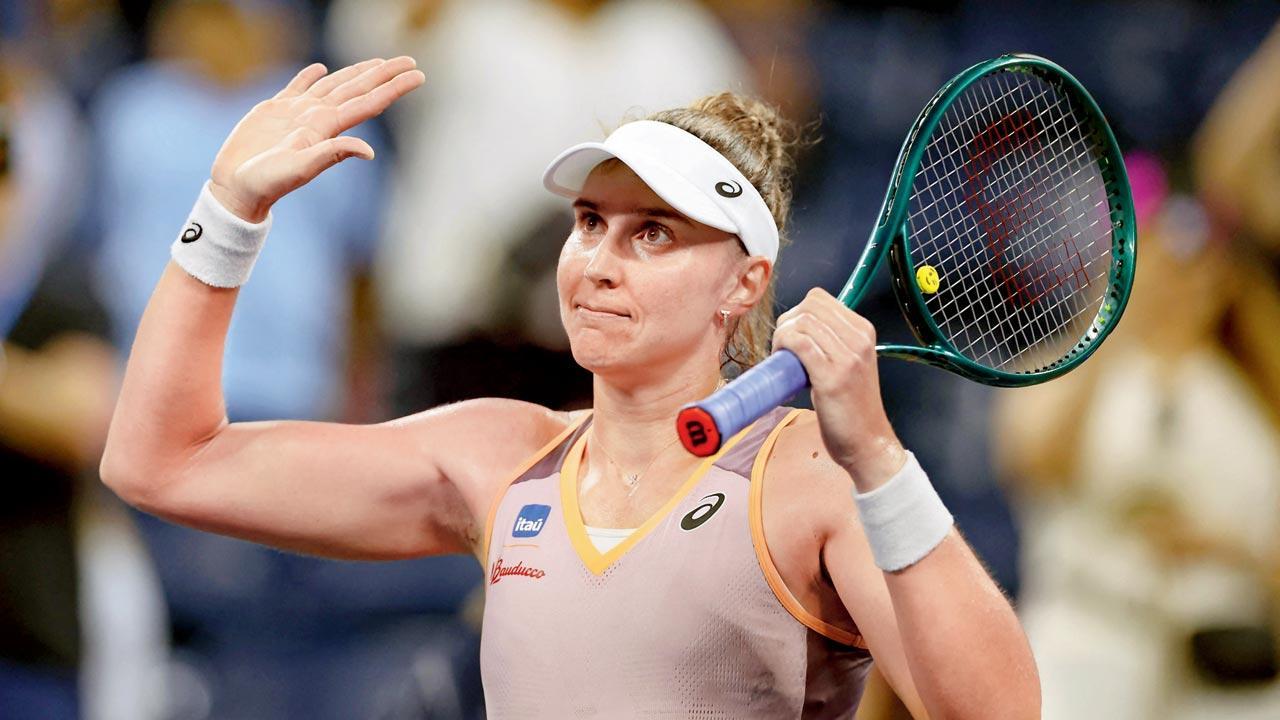 Brazilian Beatriz enters last 16 after video review row