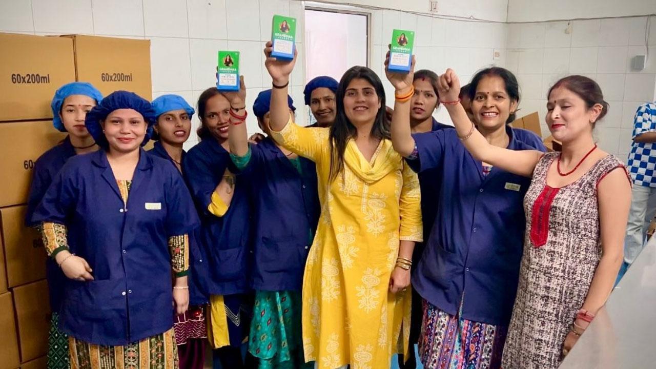 Mom-in-Law & Daughter-in-Law Use Grandma’s Secrets to Launch Hair Oil Biz, With Rs 7CR Annual Revenue